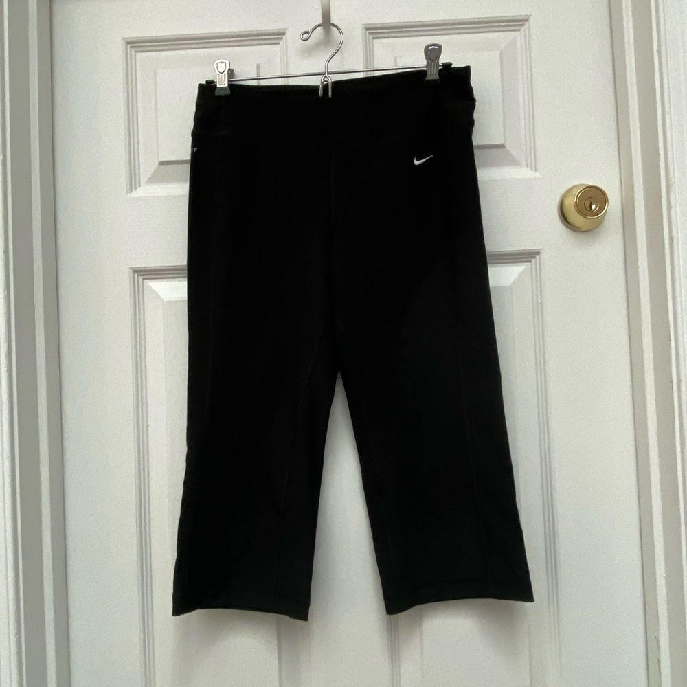 Nike Women's Black Dri-Fit Capri Leggings - S